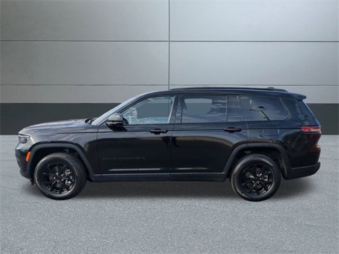 Used 2024 Jeep Grand Cherokee L Laredo image 3