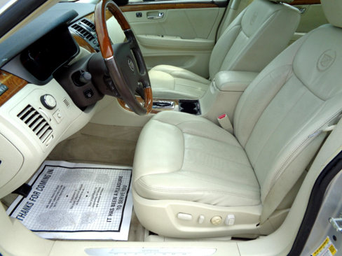 Used 2010 Cadillac DTS Platinum image 23