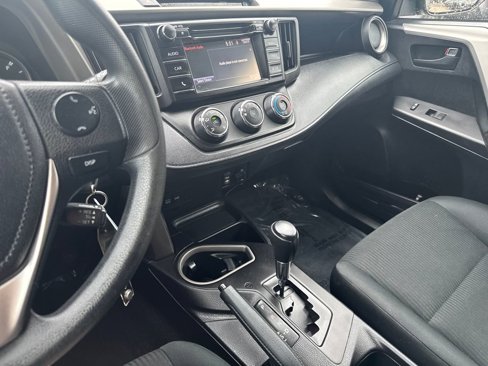 Used 2016 Toyota RAV4 LE image 18