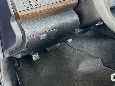 Used 2017 Toyota Camry XLE image 10