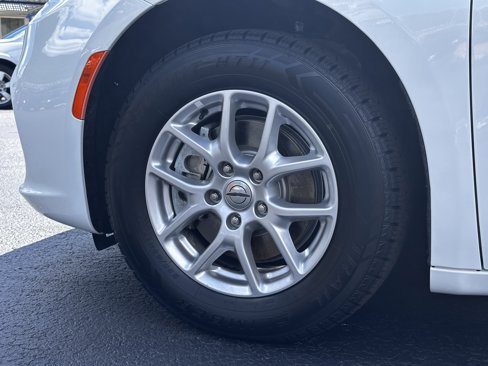 Used 2022 Chrysler Pacifica Touring-L image 18