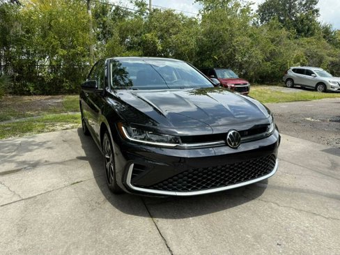 Used 2025 Volkswagen Jetta S image 1