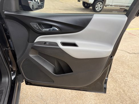 Used 2018 Chevrolet Equinox LS image 23