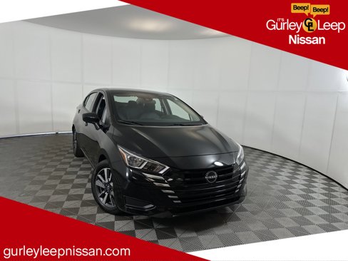 Used 2023 Nissan Versa SV image 1