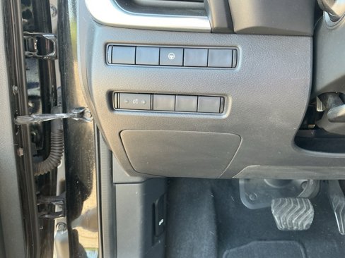 Used 2021 Nissan Rogue SV image 18