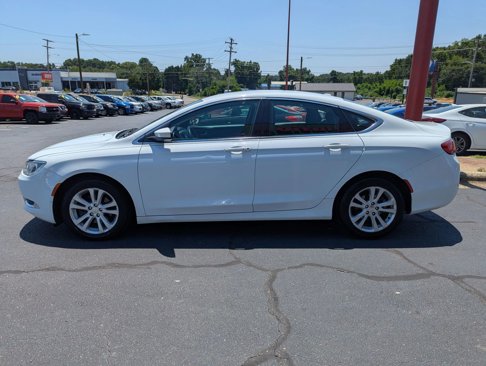 Used 2015 Chrysler 200 Limited w/ Convenience Group image 4