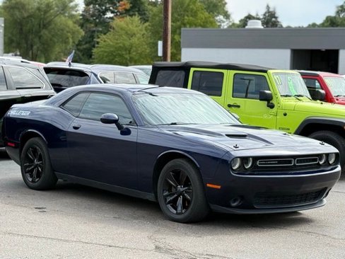 Used 2015 Dodge Challenger SXT w/ Driver Convenience Group image 32
