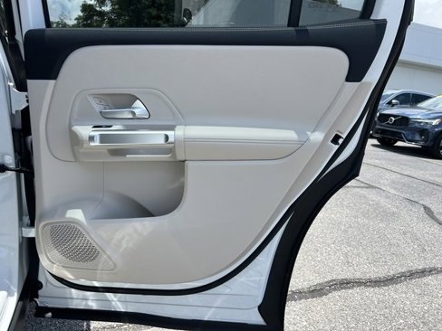 Used 2023 Mercedes-Benz GLB 250 image 31