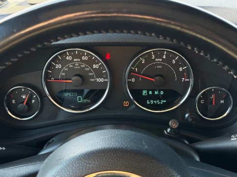 Used 2017 Jeep Wrangler Unlimited Sahara w/ Connectivity Group image 7