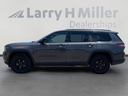 Used 2024 Jeep Grand Cherokee L Laredo image 2