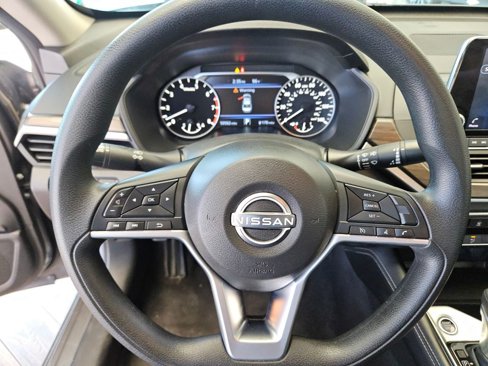 Used 2023 Nissan Altima 2.5 SV image 17