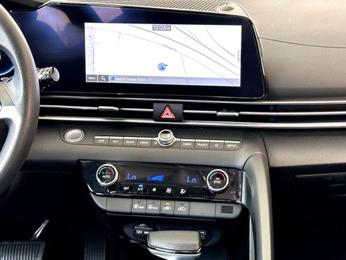 Used 2024 Hyundai Elantra SEL image 27
