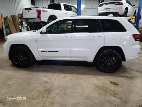 Used 2019 Jeep Grand Cherokee Altitude image 5