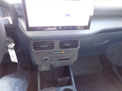 Used 2025 Ford Maverick XL image 13