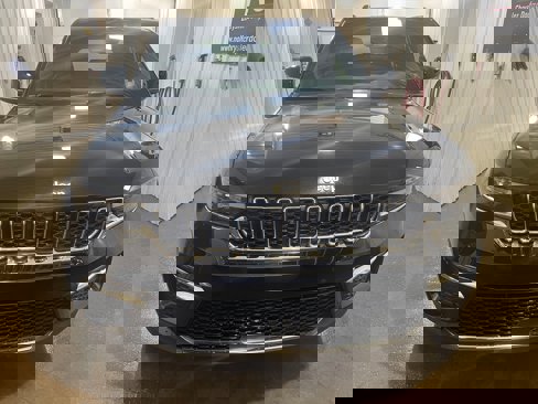 New 2025 Jeep Grand Cherokee Limited image 3