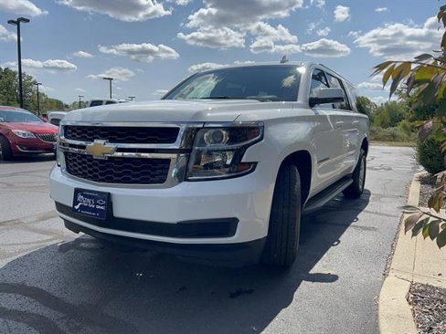Used 2018 Chevrolet Suburban LT image 3