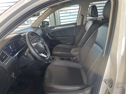 Certified 2022 Volkswagen Tiguan SE image 9