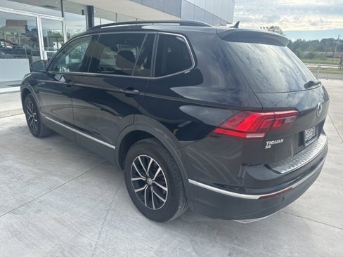 Used 2021 Volkswagen Tiguan SE image 3