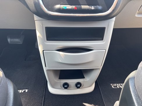 Used 2017 Dodge Grand Caravan SE w/ Power Window Group image 14