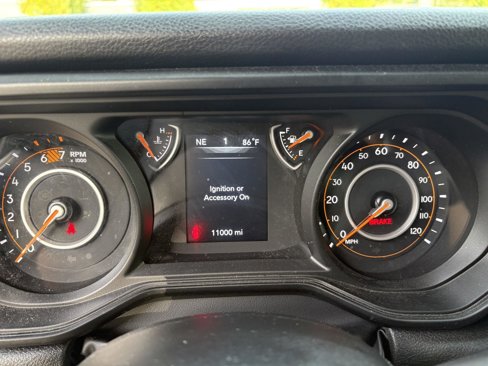 Used 2025 Jeep Wrangler Sport image 12
