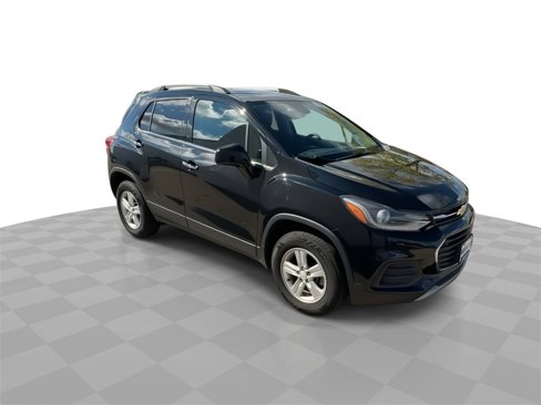 Used 2020 Chevrolet Trax LT w/ Driver Confidence Package image 2