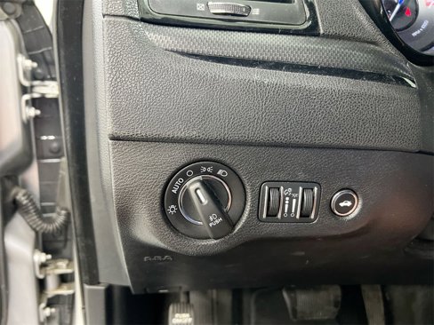 Used 2015 Chrysler 300 S image 17