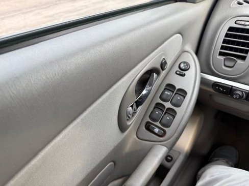 Used 2005 Chevrolet Malibu LS image 24