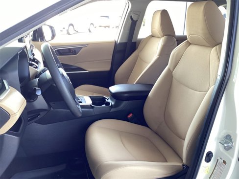 Used 2019 Toyota RAV4 LE image 17