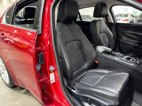 Used 2018 Jaguar XE Premium image 59