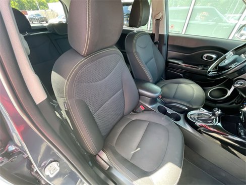Used 2015 Kia Soul + image 16