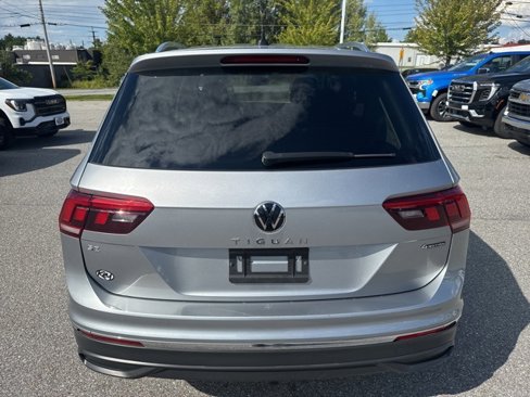 Used 2022 Volkswagen Tiguan SE image 5