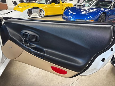 Used 2004 Chevrolet Corvette Coupe w/ Preferred Equipment Group image 49