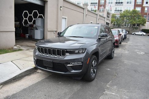 Used 2023 Jeep Grand Cherokee 4WD 4xe image 3