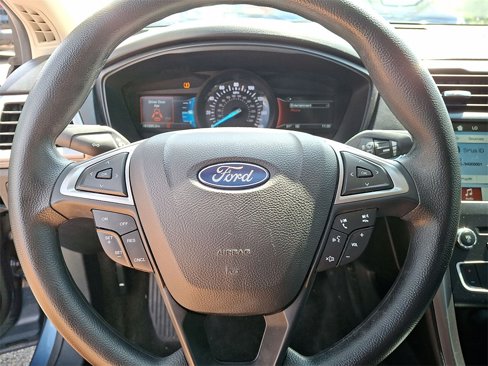 Used 2018 Ford Fusion SE w/ Fusion SE Technology Package image 16