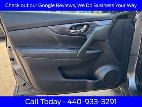 Used 2018 Nissan Rogue SV image 13