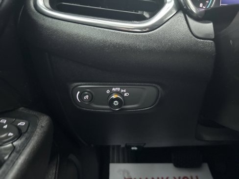 Used 2019 Chevrolet Equinox LT w/ Driver Convenience Package image 10