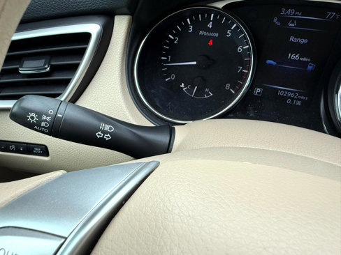 Used 2015 Nissan Rogue SV w/ SV Premium Package image 24
