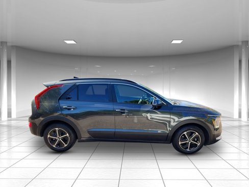 Used 2023 Kia Niro EX image 2