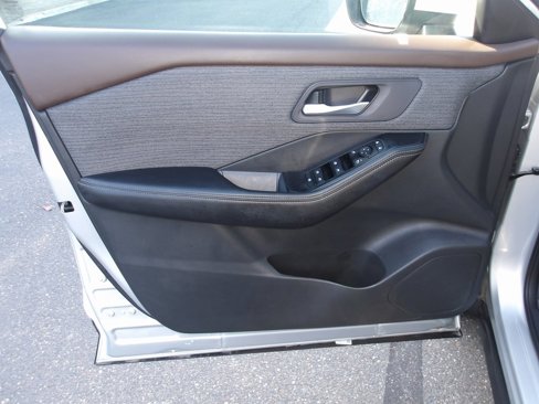 Used 2023 Nissan Rogue SV image 13