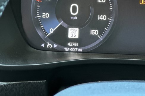 Certified 2022 Volvo XC40 T5 Momentum image 25