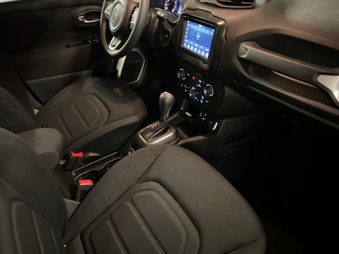 Certified 2021 Jeep Renegade Latitude w/ Sun & Sound Group image 15