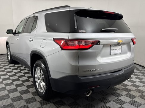 Used 2021 Chevrolet Traverse LT image 4