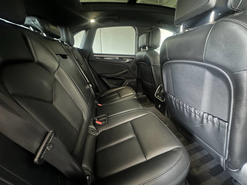 Used 2023 Porsche Macan Turbo image 27