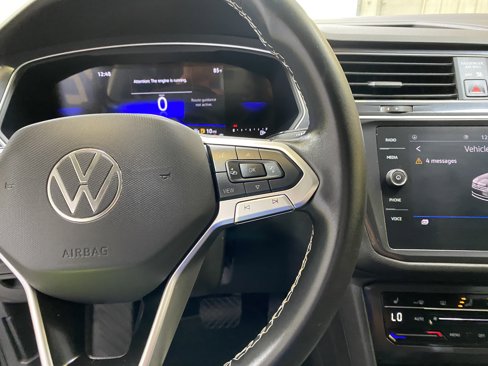 Used 2024 Volkswagen Tiguan SE image 33