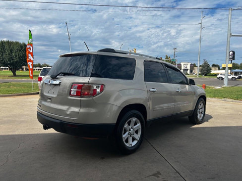 Used 2010 Saturn Outlook XE image 3