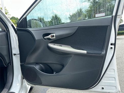 Used 2013 Toyota Corolla S image 22