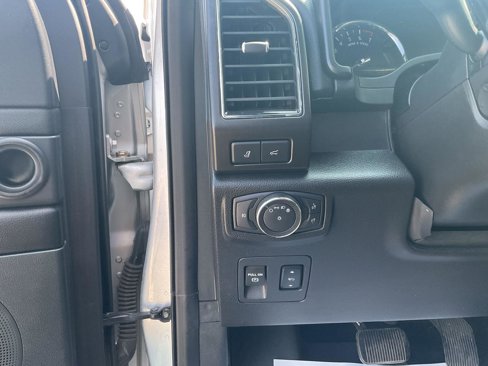 Used 2018 Ford Expedition Limited image 12