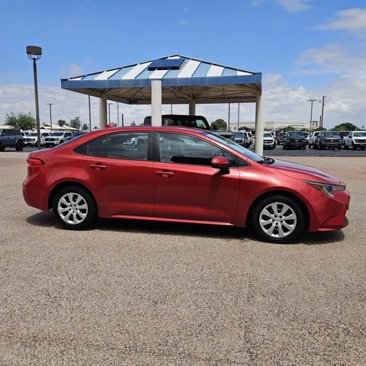 Used 2021 Toyota Corolla LE image 2