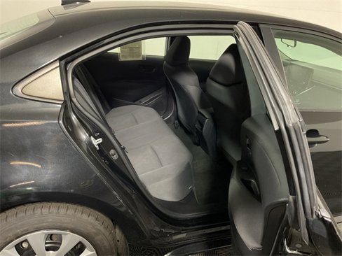 Used 2022 Toyota Corolla LE image 32