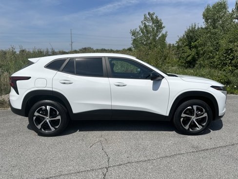 Used 2024 Chevrolet Trax RS w/ Driver Confidence Package image 5